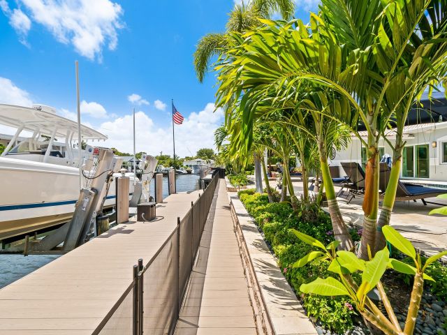 Продажа дома по адресу 3040 NE 46th St - фото 6051184