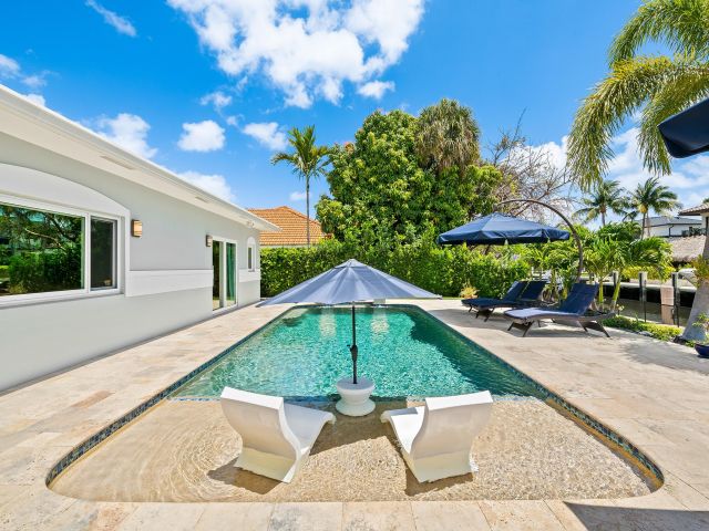 Продажа дома по адресу 3040 NE 46th St - фото 6051185