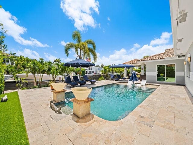 Продажа дома по адресу 3040 NE 46th St - фото 6051186