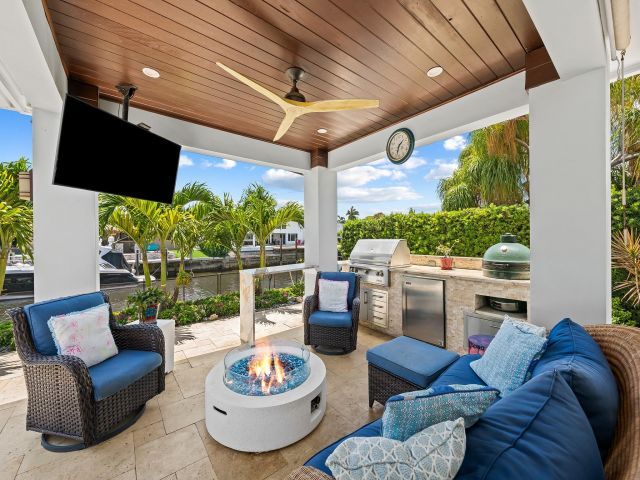 Продажа дома по адресу 3040 NE 46th St - фото 6051188