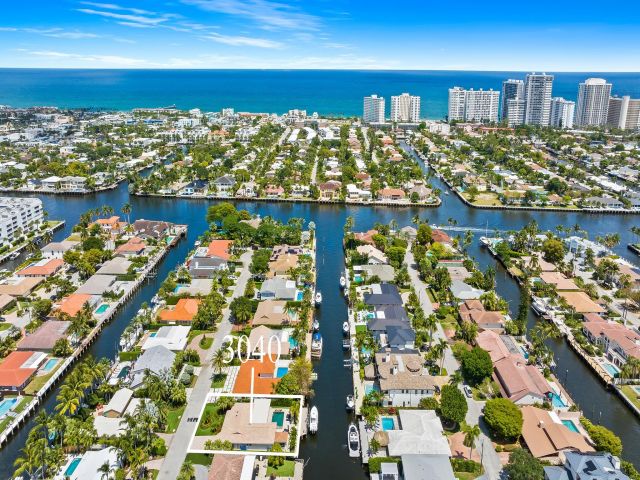 Продажа дома по адресу 3040 NE 46th St - фото 6051191