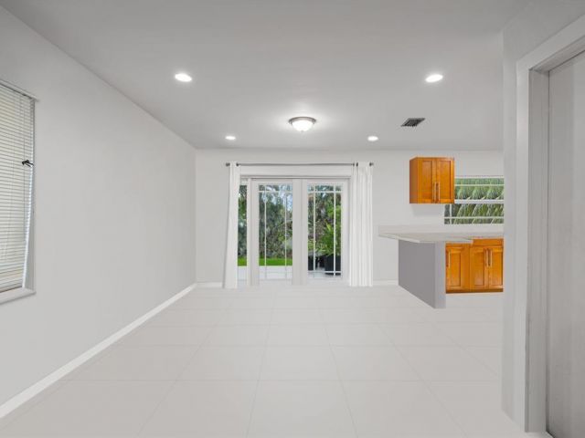 Продажа дома по адресу 9816 NW 51 TE - фото 5982932