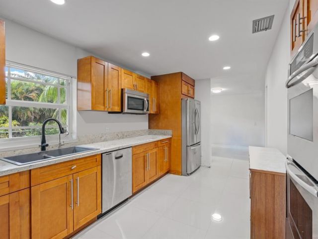 Продажа дома по адресу 9816 NW 51 TE - фото 5982936