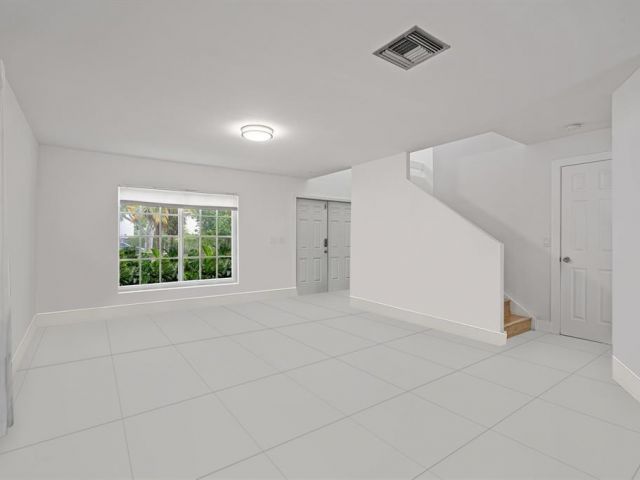 Продажа дома по адресу 9816 NW 51 TE - фото 5982940