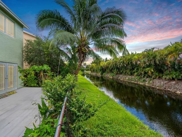 Продажа дома по адресу 9816 NW 51 TE - фото 5982946