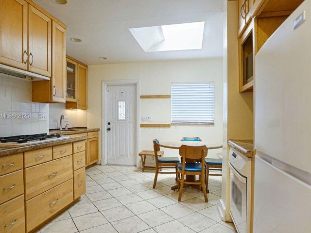 Продажа дома по адресу 1423 Biarritz Dr - фото 6038664