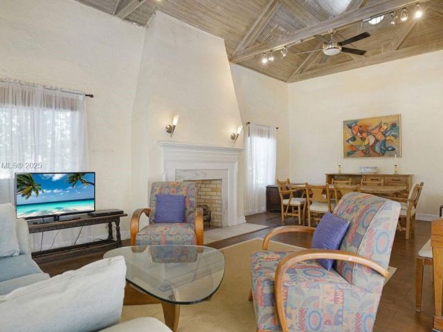 Продажа дома по адресу 1423 Biarritz Dr - фото 6038666