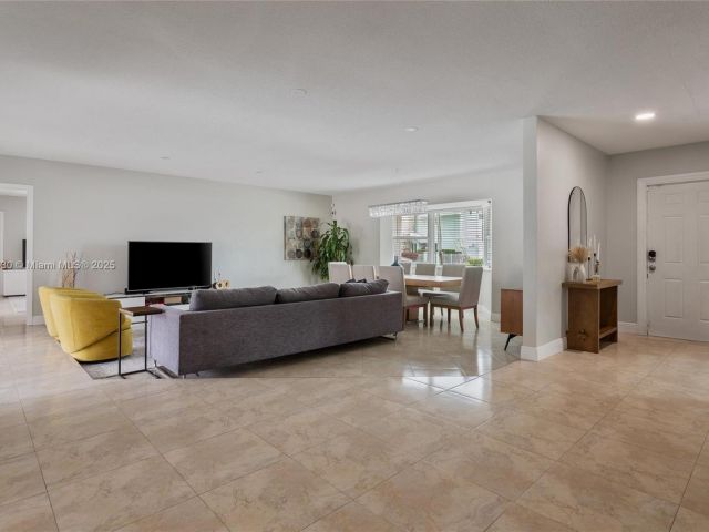 Дом в аренду по адресу 608 1st Key Dr - фото 5970921