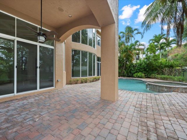 Продажа дома по адресу 17614 Circle Pond Court - фото 6643600