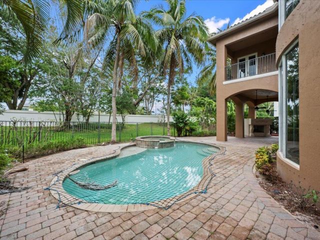 Продажа дома по адресу 17614 Circle Pond Court - фото 6643603