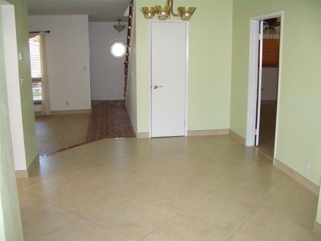 Продажа дома по адресу 2780 SE 5th Ct - фото 5980660