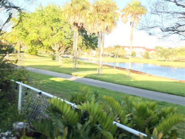 Продажа дома по адресу 10135 SW 156th Ave - фото 5985552