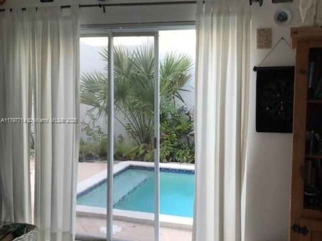 Продажа дома по адресу 10135 SW 156th Ave - фото 5985558