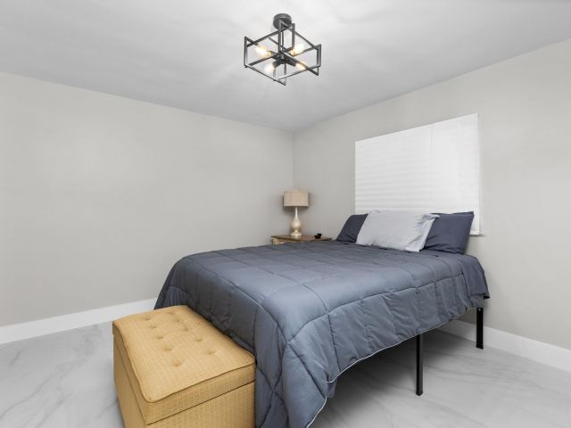 Продажа дома по адресу 2500 NE 23rd Street - фото 5980635