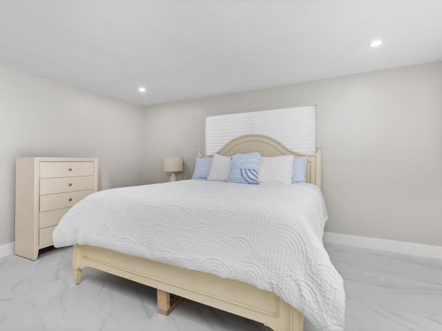 Продажа дома по адресу 2500 NE 23rd Street - фото 5980640