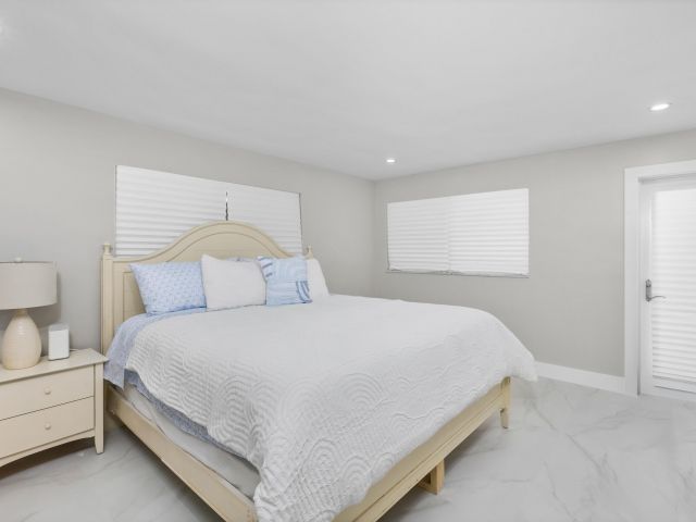 Продажа дома по адресу 2500 NE 23rd Street - фото 5980641