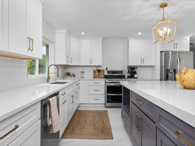 Продажа дома по адресу 2500 NE 23rd Street - фото 5980644