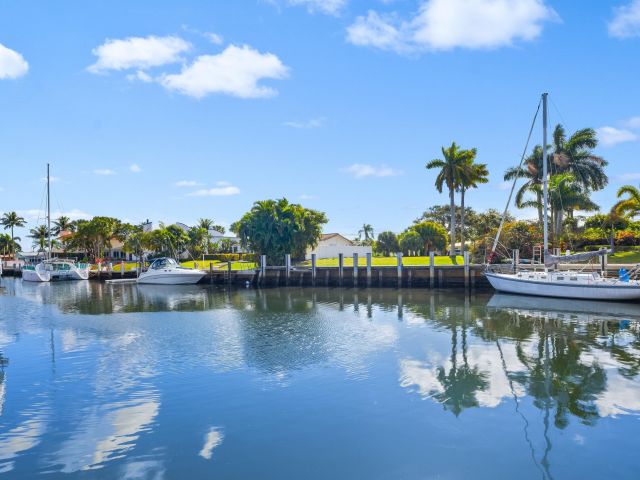 Продажа дома по адресу 2500 NE 23rd Street - фото 5980653