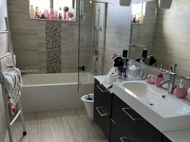 Дом в аренду по адресу 20375 NE 22nd Pl - фото 5971476