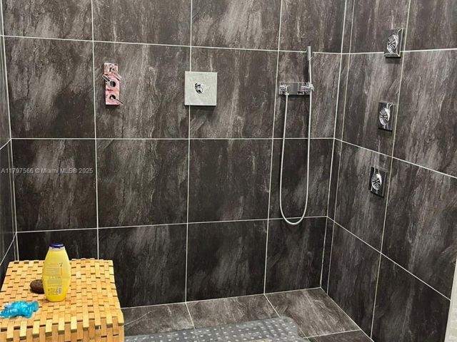 Дом в аренду по адресу 20375 NE 22nd Pl - фото 5971478