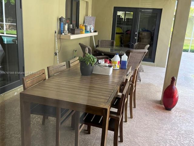 Дом в аренду по адресу 20375 NE 22nd Pl - фото 5971479