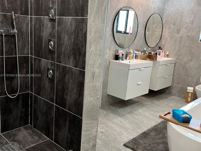 Дом в аренду по адресу 20375 NE 22nd Pl - фото 5971480