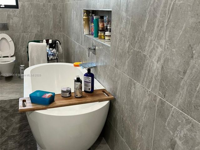 Дом в аренду по адресу 20375 NE 22nd Pl - фото 5971481