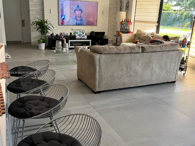 Дом в аренду по адресу 20375 NE 22nd Pl - фото 5971484