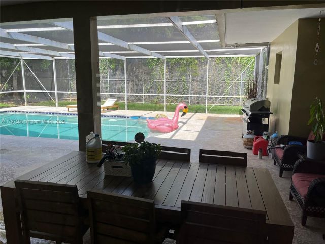 Дом в аренду по адресу 20375 NE 22nd Pl - фото 5971485