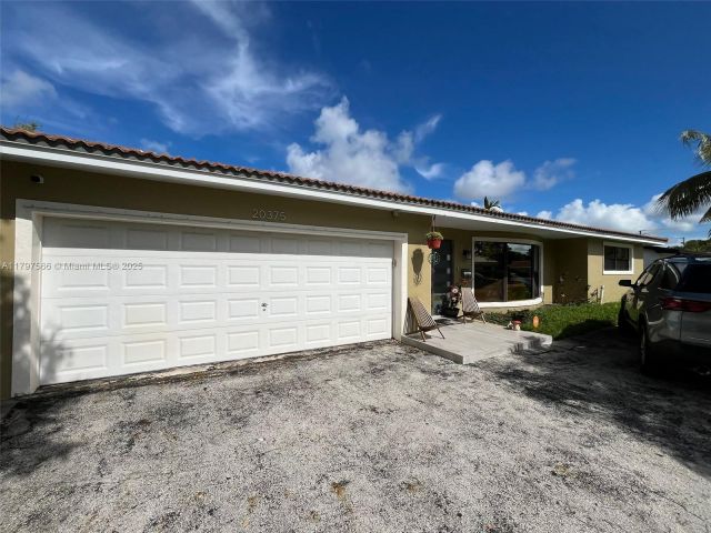 Дом в аренду по адресу 20375 NE 22nd Pl - фото 5971486