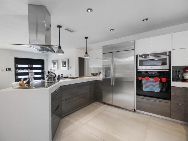 Дом в аренду по адресу 20375 NE 22nd Pl - фото 6208791