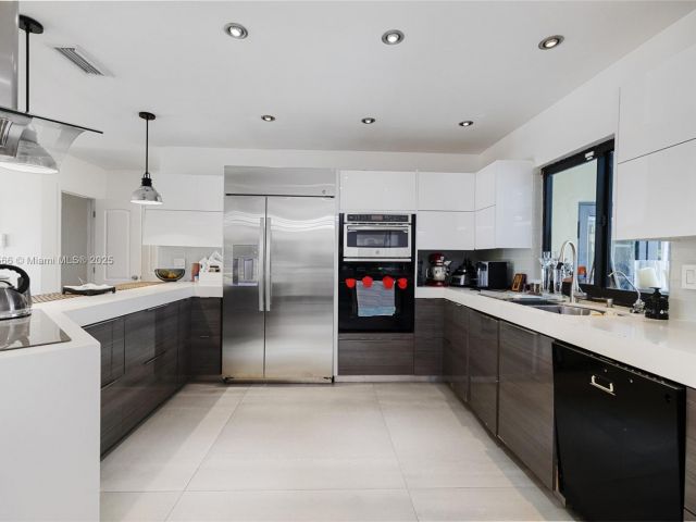 Дом в аренду по адресу 20375 NE 22nd Pl - фото 6208792