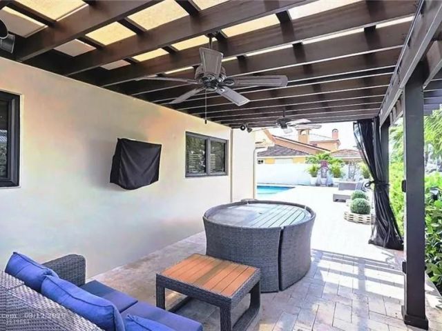 Продажа дома по адресу 4041 NE 34th Avenue - фото 5981638