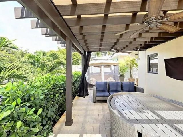 Продажа дома по адресу 4041 NE 34th Avenue - фото 5981639