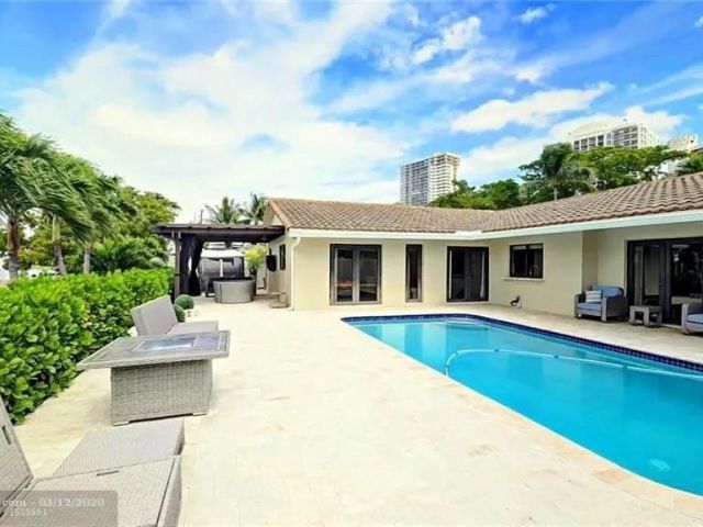 Продажа дома по адресу 4041 NE 34th Avenue - фото 5981640