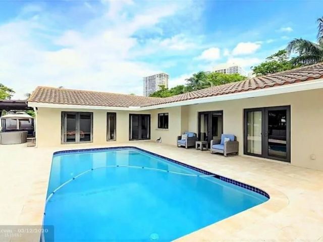 Продажа дома по адресу 4041 NE 34th Avenue - фото 5981642