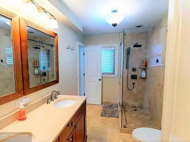 Продажа дома по адресу 4041 NE 34th Avenue - фото 5981643