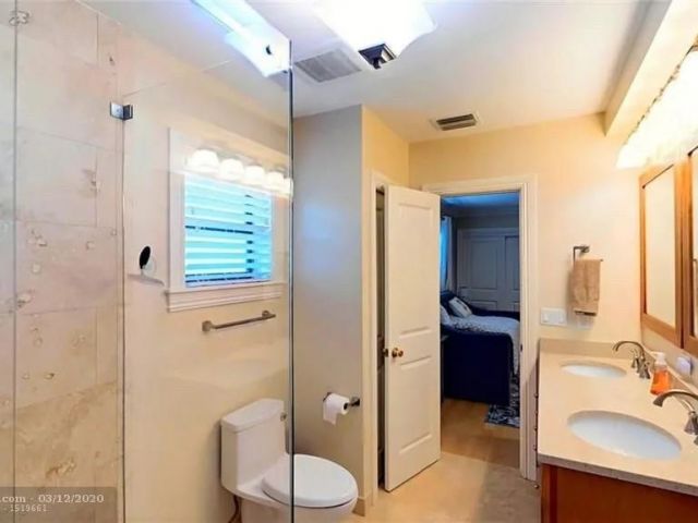 Продажа дома по адресу 4041 NE 34th Avenue - фото 5981645