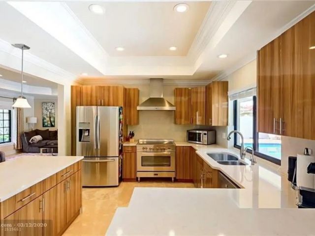 Продажа дома по адресу 4041 NE 34th Avenue - фото 5981650