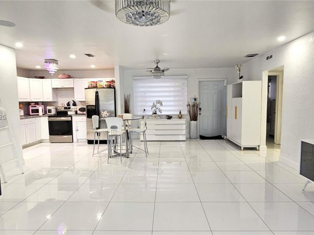 Продажа дома по адресу 2230 NW 175th St - фото 6009520