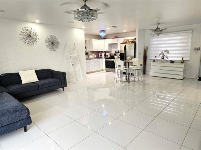 Продажа дома по адресу 2230 NW 175th St - фото 6009522