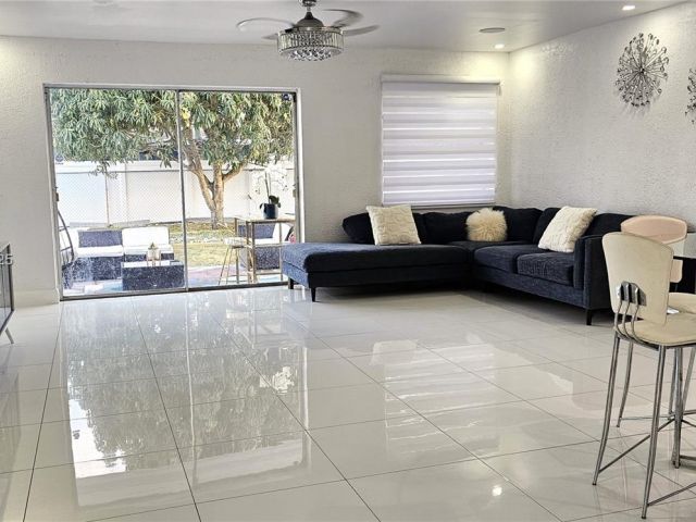 Продажа дома по адресу 2230 NW 175th St - фото 6009523