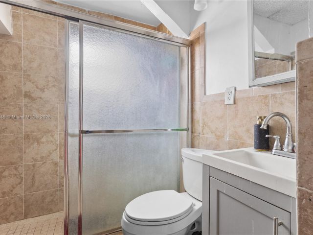 Продажа дома по адресу 34 NW 34th Ter - фото 5987218