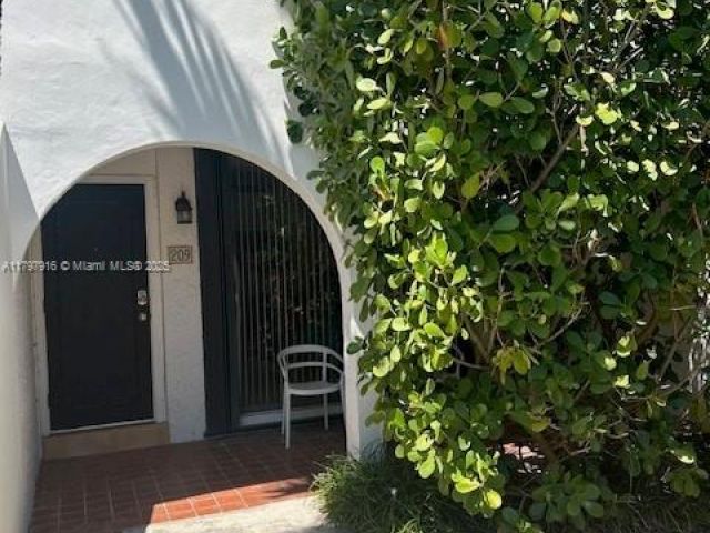 Дом в аренду по адресу 425 GRAPETREE DR 209 - фото 5972224