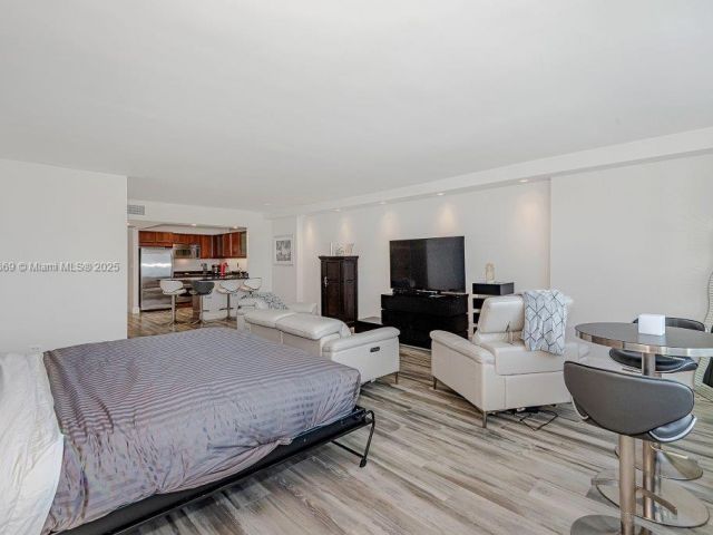 Продажа квартиры #1532 - фото 6029063