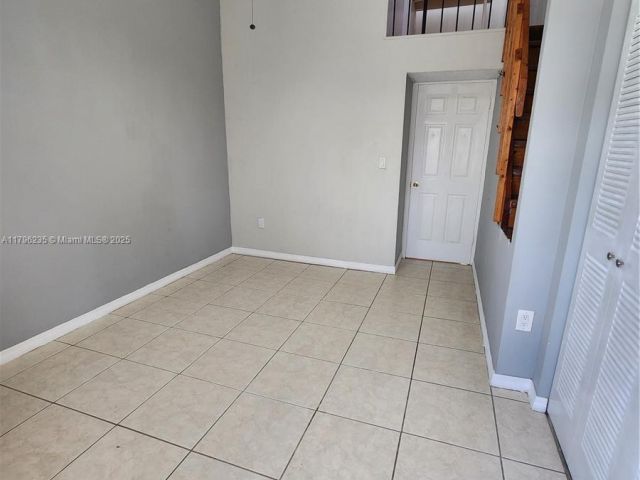 Дом в аренду по адресу 11795 SW 18th St 3-31 - фото 6030269