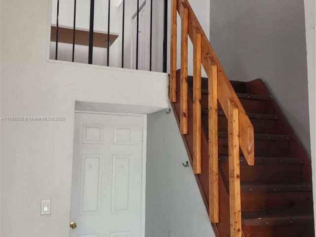 Дом в аренду по адресу 11795 SW 18th St 3-31 - фото 6030270