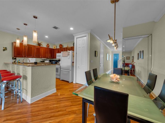 Продажа дома по адресу 1327 SE 3rd Ave 1327 - фото 5980600