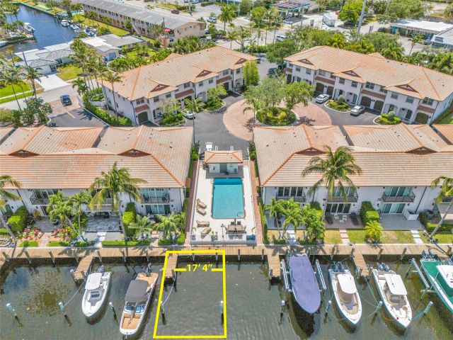 Продажа дома по адресу 1327 SE 3rd Ave 1327 - фото 5980607