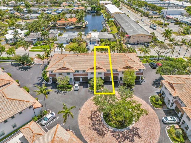 Продажа дома по адресу 1327 SE 3rd Ave 1327 - фото 5980608